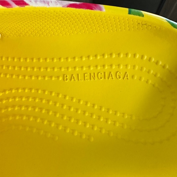 Balenciaga x Crocs Tulip Pool Slides - Picture 2 of 12